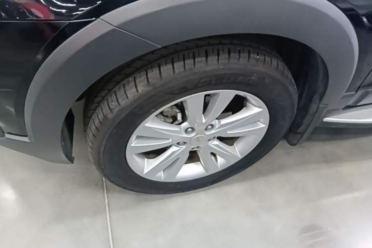 Used Chevrolet Captiva 2015 2.4L 4x4 Flagship Edition 7-Seater Exterior 4