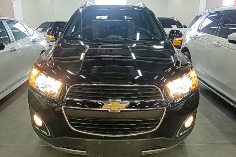 Used Chevrolet Captiva 2015 2.4L 4x4 Flagship Edition 7-Seater Front