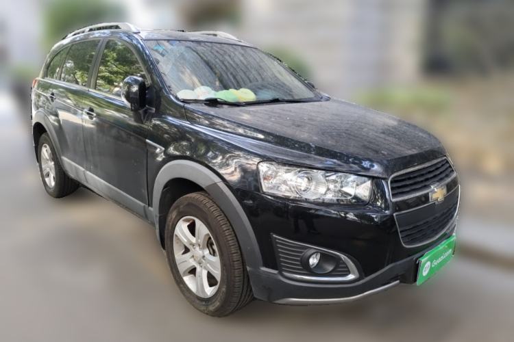 Used Chevrolet Captiva 2015 2.4L Two-Wheel Drive Urban Version 7 Seats Front Right 45 Deg