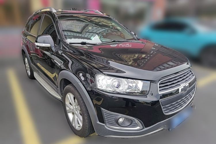 Used Chevrolet Captiva 2015 2.4L 4x4 Flagship Edition 7-Seater Front Right 45 Deg