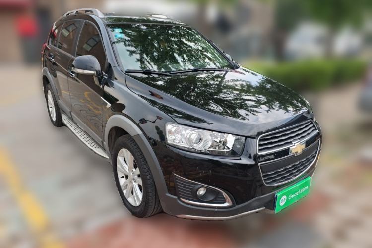 Used Chevrolet Captiva 2015 2.4L 4x4 Flagship Edition 7-Seater Front Right 45 Deg