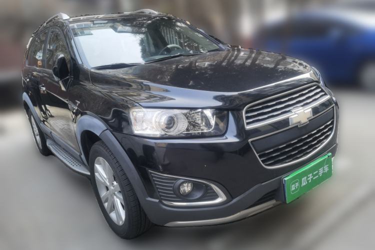 Used Chevrolet Captiva 2015 2.4L 4x4 Flagship Edition 7-Seater Front Right 45 Deg
