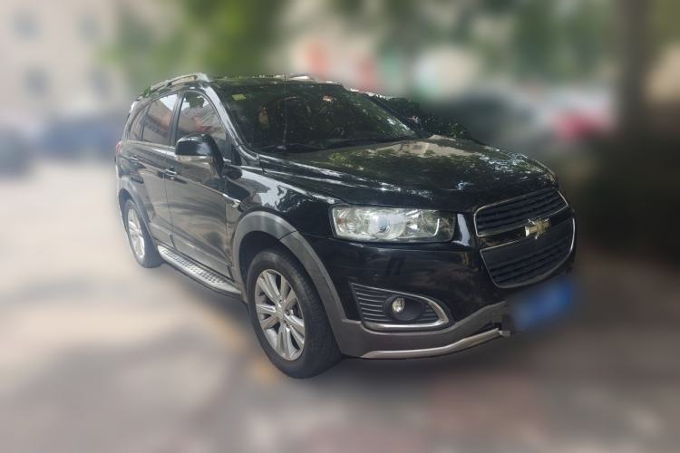 Used Chevrolet Captiva 2015 2.4L 4x4 Flagship Edition 7-Seater Front Right 45 Deg