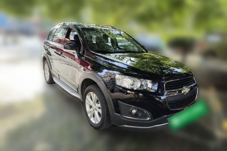 Used Chevrolet Captiva 2015 2.4L 4x4 Flagship Edition 7-Seater Front Right 45 Deg