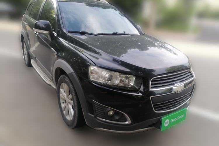 Used Chevrolet Captiva 2015 2.4L 4x4 Flagship Edition 7-Seater Front Right 45 Deg