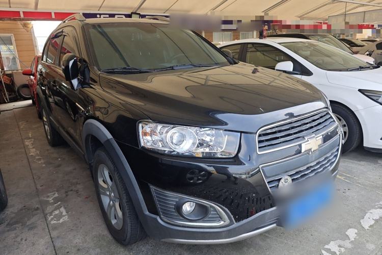 Used Chevrolet Captiva 2015 2.4L Two-Wheel Drive Urban Version 5 Seats Front Right 45 Deg