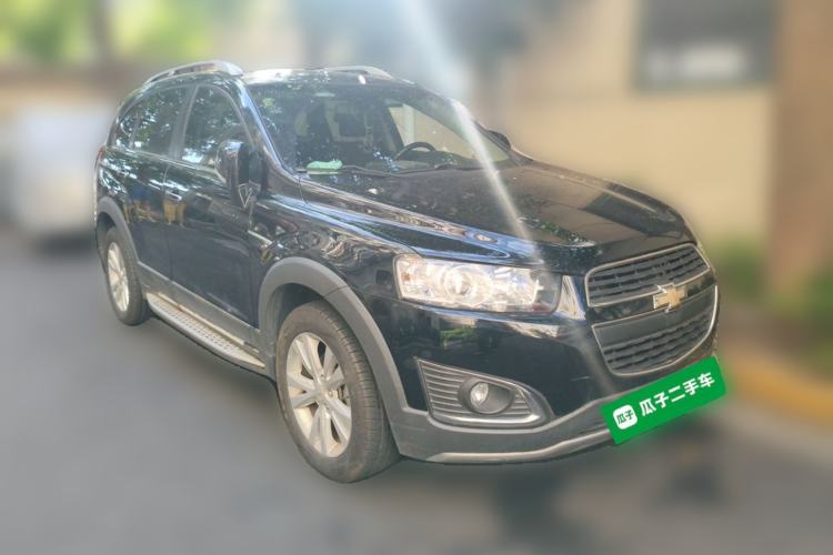 Used Chevrolet Captiva 2015 2.4L 4x4 Flagship Edition 7-Seater Front Right 45 Deg