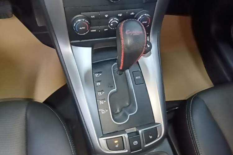 Used Chevrolet Captiva 2015 2.4L 4x4 Flagship Edition 7-Seater Gear Lever