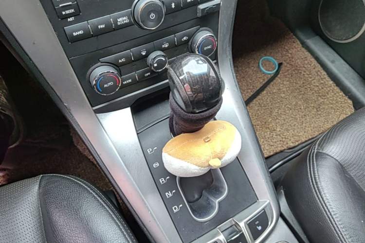 Used Chevrolet Captiva 2015 2.4L 4x4 Flagship Edition 7-Seater Gear Lever