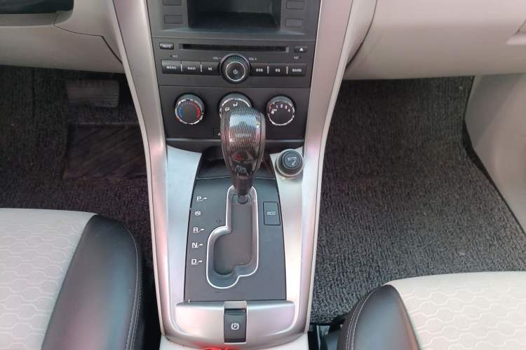 Used Chevrolet Captiva 2015 2.4L Two-Wheel Drive Urban Version 5 Seats Gear Lever