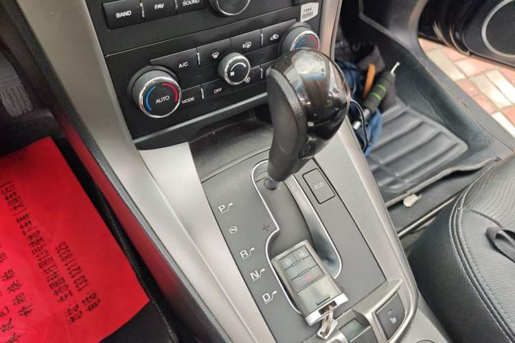 Used Chevrolet Captiva 2015 2.4L 4x4 Flagship Edition 7-Seater Gear Lever