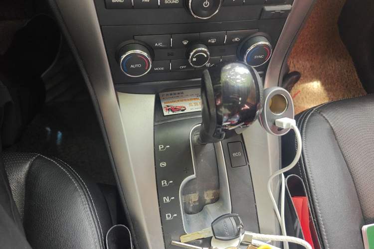 Used Chevrolet Captiva 2015 2.4L 4x4 Flagship Edition 7-Seater Gear Lever