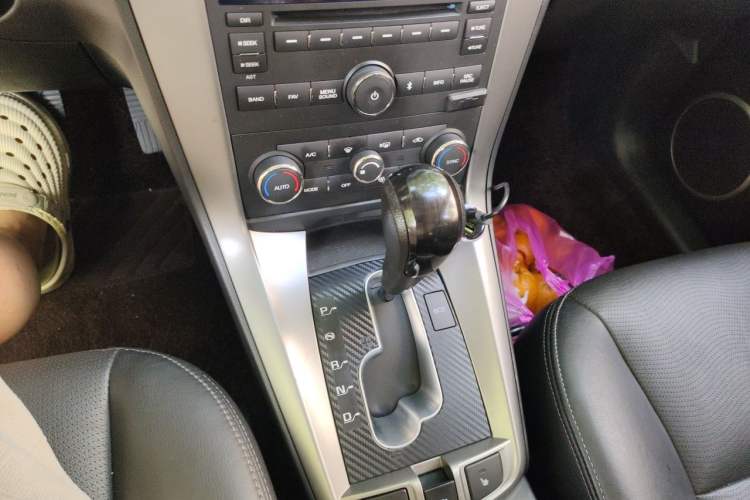 Used Chevrolet Captiva 2015 2.4L 4x4 Flagship Edition 7-Seater Gear Lever