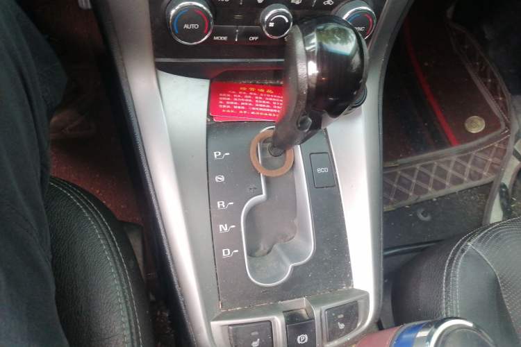 Used Chevrolet Captiva 2015 2.4L 4x4 Flagship Edition 7-Seater Gear Lever