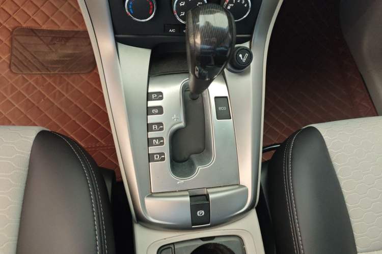 Used Chevrolet Captiva 2015 2.4L Two-Wheel Drive Urban Version 5 Seats Gear Lever