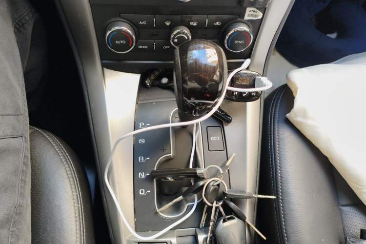 Used Chevrolet Captiva 2015 2.4L 4x4 Flagship Edition 7-Seater Gear Lever