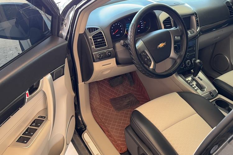 Used Chevrolet Captiva 2015 2.4L Two-Wheel Drive Urban Version 5 Seats Interior 2