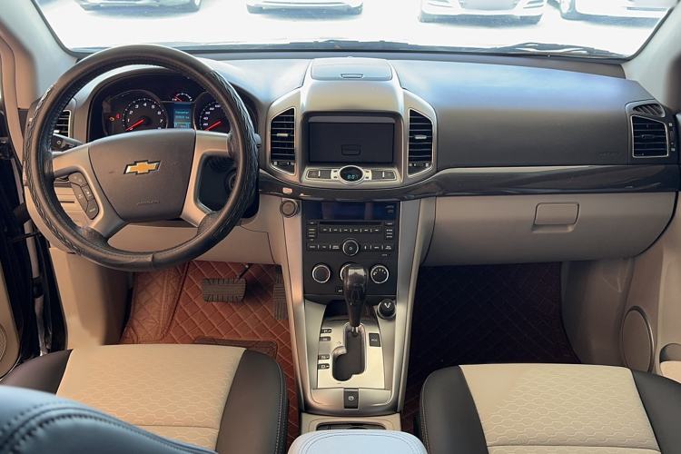 Used Chevrolet Captiva 2015 2.4L Two-Wheel Drive Urban Version 5 Seats Interior 3