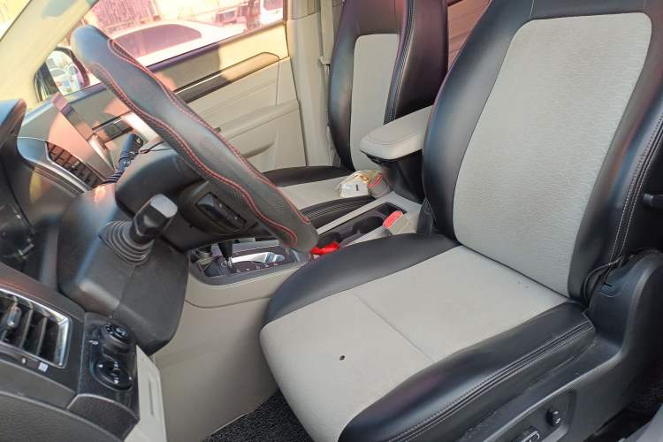 Used Chevrolet Captiva 2015 2.4L Two-Wheel Drive Urban Version 5 Seats Left Front Seat