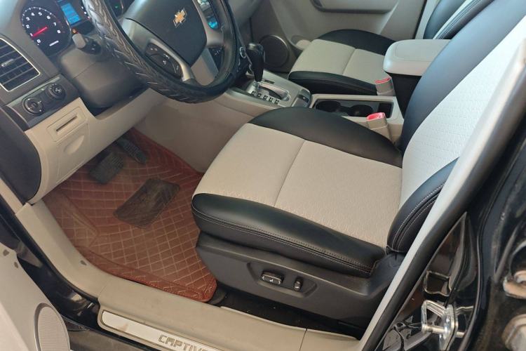 Used Chevrolet Captiva 2015 2.4L Two-Wheel Drive Urban Version 5 Seats Left Front Seat