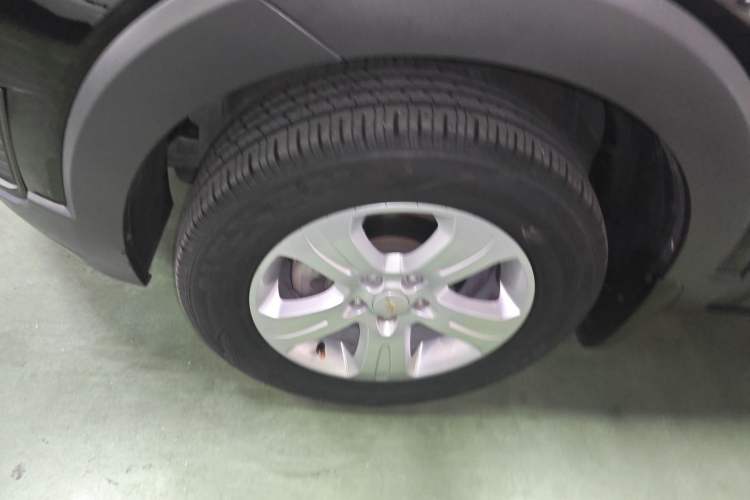 Used Chevrolet Captiva 2015 2.4L Two-Wheel Drive Urban Version 7 Seats Left Front Wheel Hub