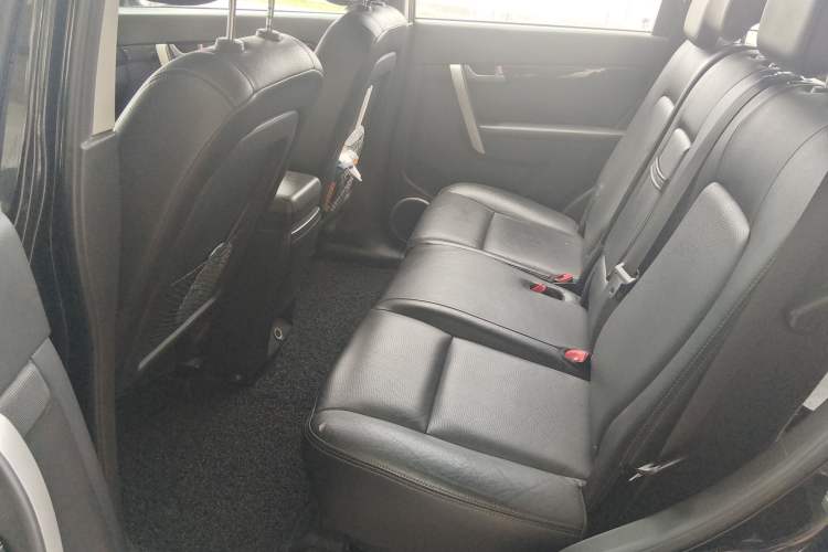 Used Chevrolet Captiva 2015 2.4L Two-Wheel Drive Urban Version 7 Seats Left Rear Seat