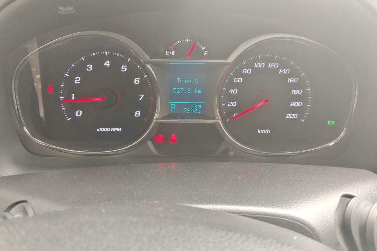 Used Chevrolet Captiva 2015 2.4L Two-Wheel Drive Urban Version 7 Seats Odometer Close Up
