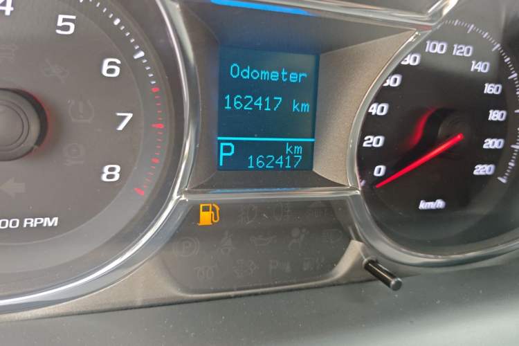Used Chevrolet Captiva 2015 2.4L 4x4 Flagship Edition 7-Seater Odometer Close Up