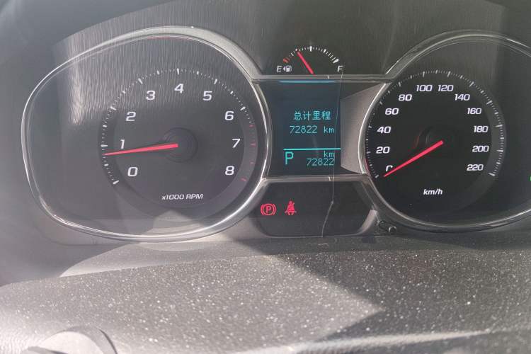 Used Chevrolet Captiva 2015 2.4L 4x4 Flagship Edition 7-Seater Odometer Close Up