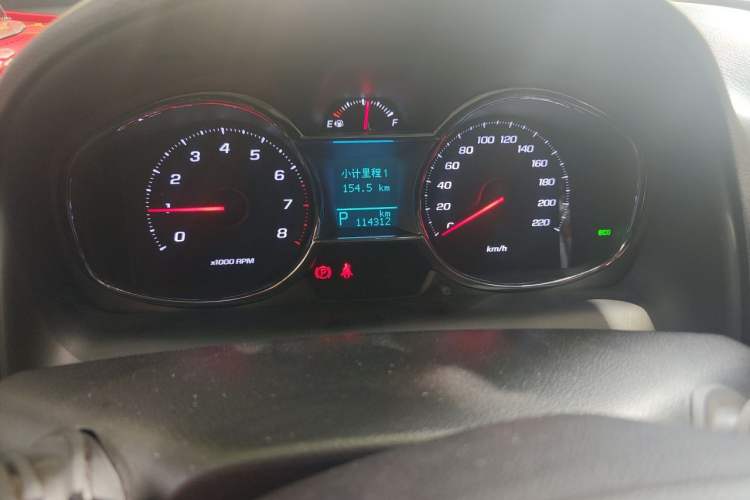 Used Chevrolet Captiva 2015 2.4L 4x4 Flagship Edition 7-Seater Odometer Close Up