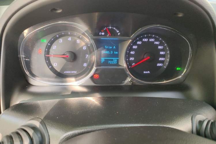 Used Chevrolet Captiva 2015 2.4L 4x4 Flagship Edition 7-Seater Odometer Close Up