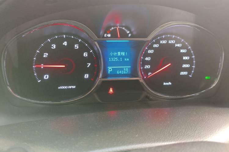 Used Chevrolet Captiva 2015 2.4L 4x4 Flagship Edition 7-Seater Odometer Close Up
