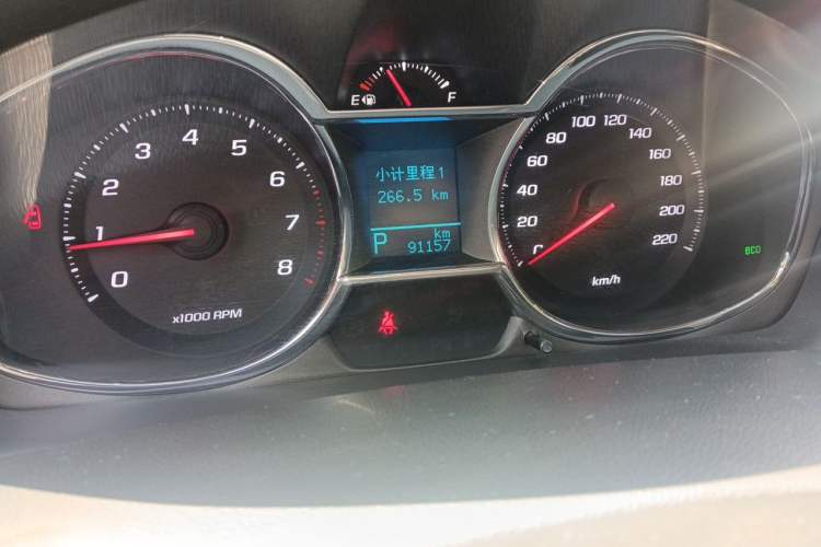Used Chevrolet Captiva 2015 2.4L 4x4 Flagship Edition 7-Seater Odometer Close Up