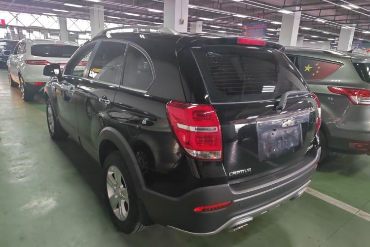 Used Chevrolet Captiva 2015 2.4L Two-Wheel Drive Urban Version 7 Seats Rear Left 45 Deg