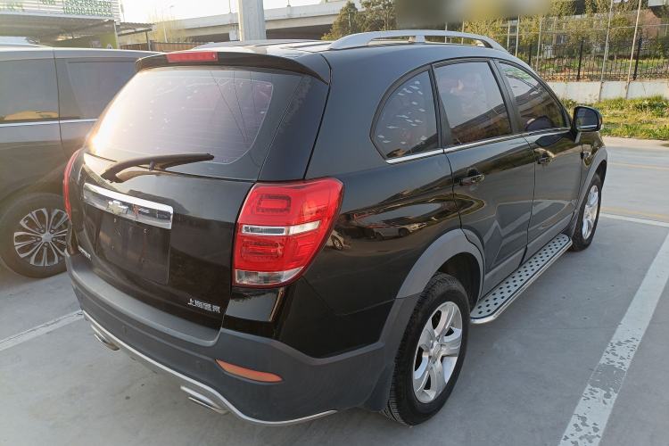 Used Chevrolet Captiva 2015 2.4L Two-Wheel Drive Urban Version 5 Seats Rear Right 45 Deg