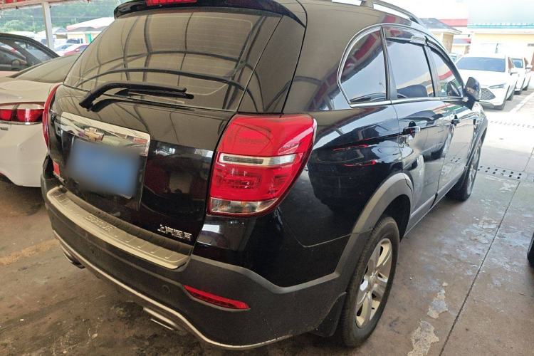 Used Chevrolet Captiva 2015 2.4L Two-Wheel Drive Urban Version 5 Seats Rear Right 45 Deg