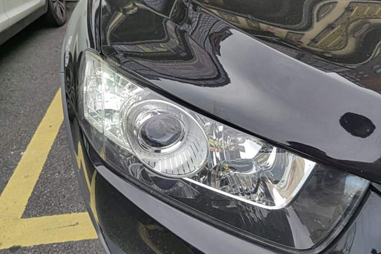 Used Chevrolet Captiva 2015 2.4L 4x4 Flagship Edition 7-Seater Right Front Headlight