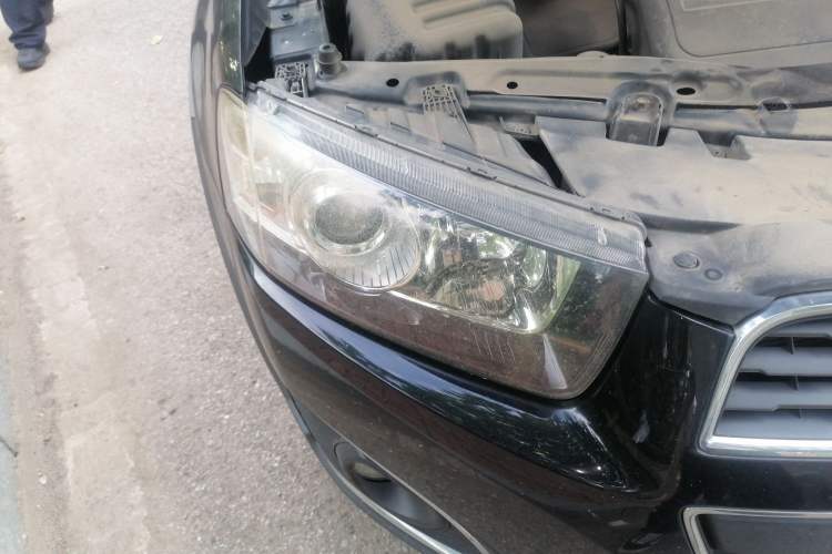 Used Chevrolet Captiva 2015 2.4L 4x4 Flagship Edition 7-Seater Right Front Headlight