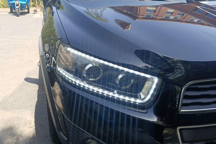 Used Chevrolet Captiva 2015 2.4L 4x4 Flagship Edition 7-Seater Right Front Headlight