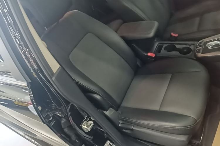 Used Chevrolet Captiva 2015 2.4L 4x4 Flagship Edition 7-Seater Right Front Seat