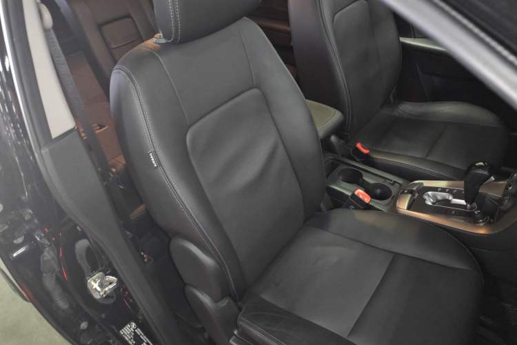Used Chevrolet Captiva 2015 2.4L Two-Wheel Drive Urban Version 7 Seats Right Front Seat