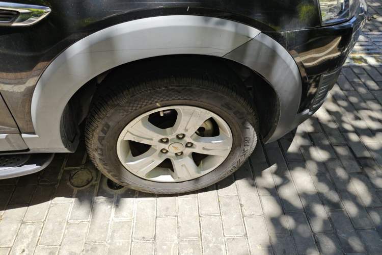 Used Chevrolet Captiva 2015 2.4L Two-Wheel Drive Urban Version 7 Seats Right Front Wheel Hub