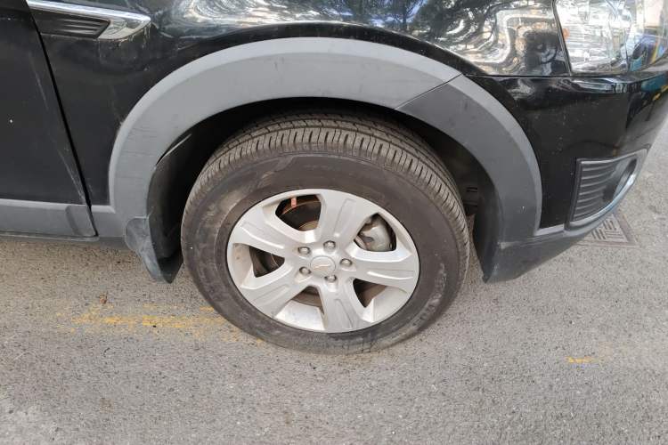 Used Chevrolet Captiva 2015 2.4L Two-Wheel Drive Urban Version 7 Seats Right Front Wheel Hub