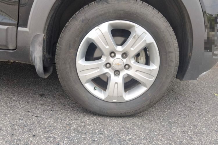 Used Chevrolet Captiva 2015 2.4L Two-Wheel Drive Urban Version 7 Seats Right Front Wheel Hub