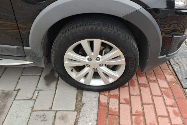 Used Chevrolet Captiva 2015 2.4L 4x4 Flagship Edition 7-Seater Right Front Wheel Hub
