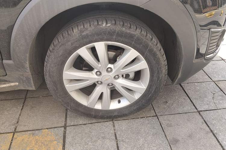Used Chevrolet Captiva 2015 2.4L 4x4 Flagship Edition 7-Seater Right Front Wheel Hub