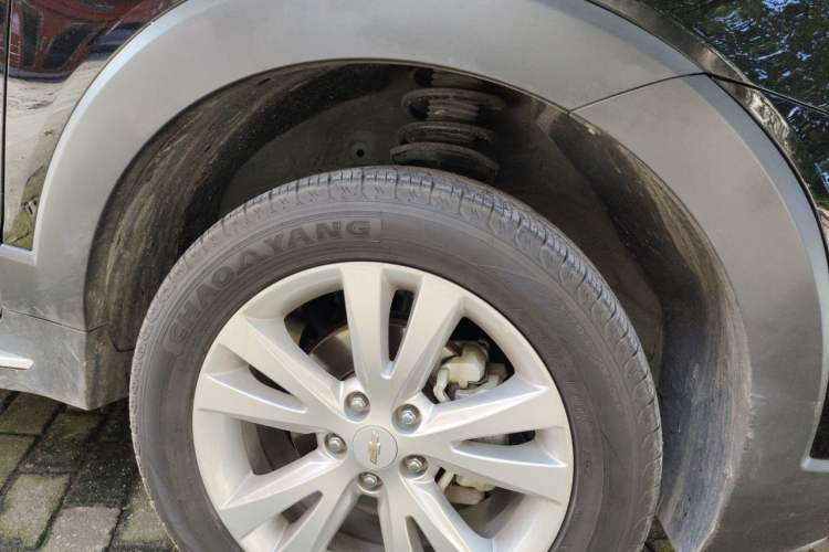 Used Chevrolet Captiva 2015 2.4L 4x4 Flagship Edition 7-Seater Right Front Wheel Hub
