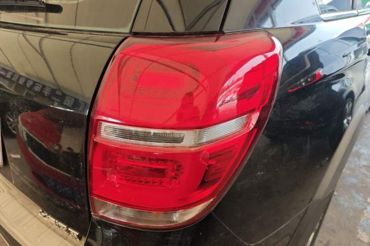 Used Chevrolet Captiva 2015 2.4L Two-Wheel Drive Urban Version 5 Seats Right Rear Taillight