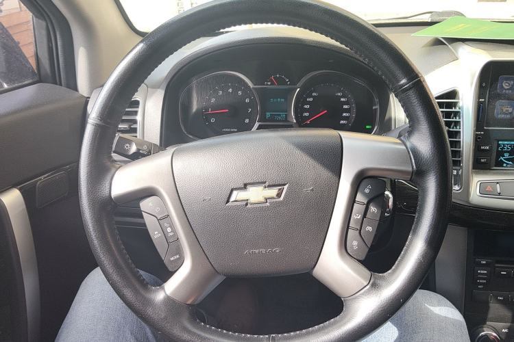 Used Chevrolet Captiva 2015 2.4L 4x4 Flagship Edition 7-Seater Steering Wheel