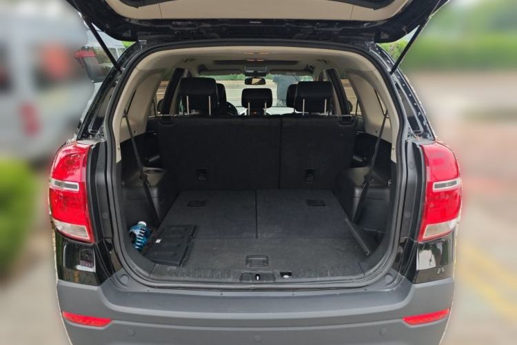 Used Chevrolet Captiva 2015 2.4L 4x4 Flagship Edition 7-Seater Trunk